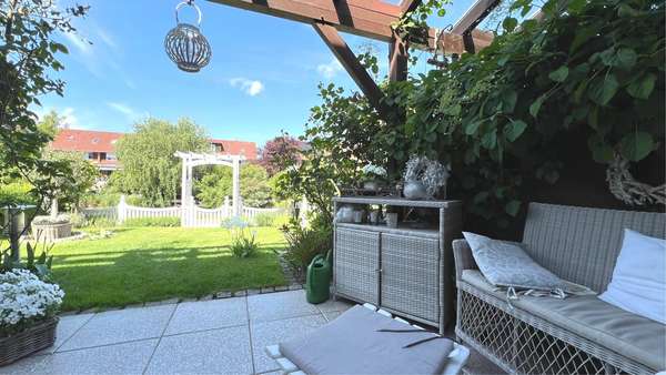 Überdachte Terrasse - Reihenmittelhaus in 21035 Hamburg mit 114m² mieten