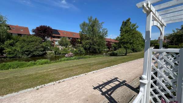 Blick auf den Fleet - Reihenmittelhaus in 21035 Hamburg mit 114m² mieten