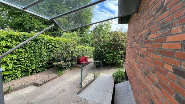 Ausblick Hauseingang - Bungalow in 21465 Reinbek mit 79m² kaufen