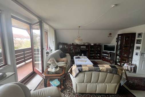 Wohnzimmer - Einfamilienhaus in 24159 Kiel mit 270m² kaufen