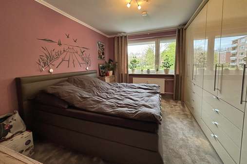 Schlafzimmer - Etagenwohnung in 25462 Rellingen mit 74m² kaufen