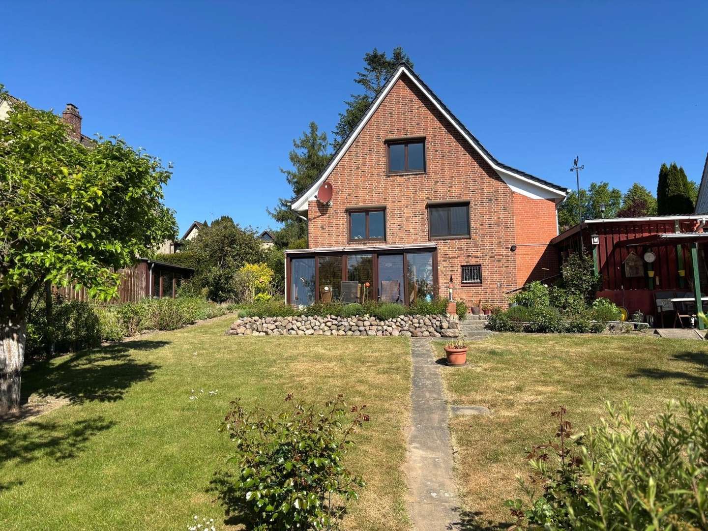 Hintere Ansicht Hintere Ansicht - Einfamilienhaus in 23858 Reinfeld mit 113m² kaufen