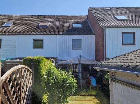 Außenansicht Außenansicht - Reihenmittelhaus in 22946 Trittau mit 105m² kaufen