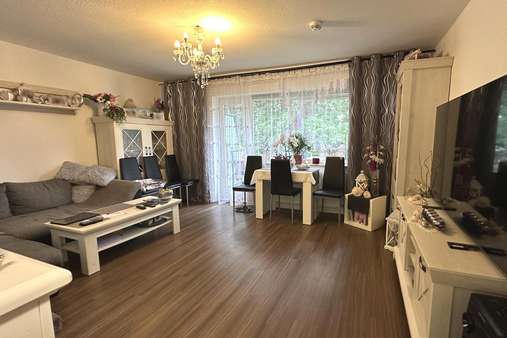 Wohnzimmer - Etagenwohnung in 21465 Reinbek mit 65m² kaufen