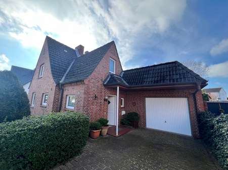 Seitenansicht - Einfamilienhaus in 23701 Eutin mit 120m² kaufen