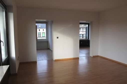 Wohnzimmer - Etagenwohnung in 23556 Lübeck mit 63m² mieten