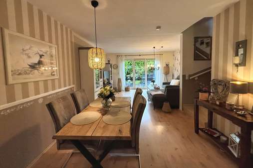 Wohn- und Essbereich - Reihenmittelhaus in 25421 Pinneberg mit 110m² kaufen