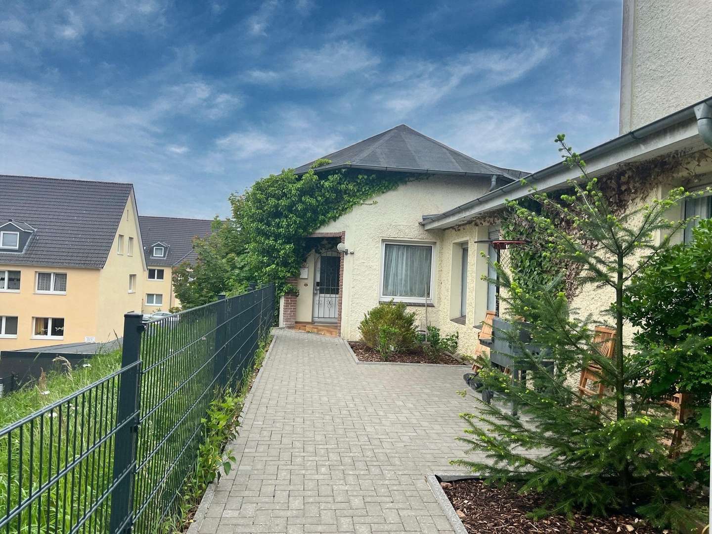 Zuwegung zur Wohnung - Erdgeschosswohnung in 23714 Malente mit 115m² kaufen