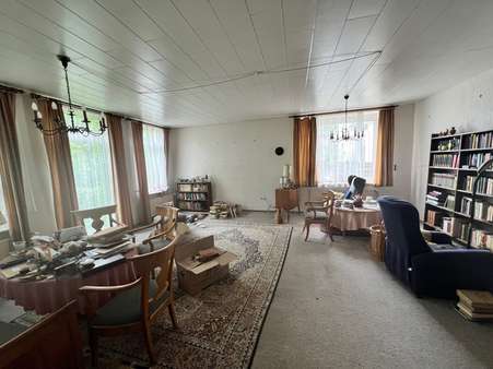 Wohnzimmer - Erdgeschosswohnung in 23714 Malente mit 115m² kaufen