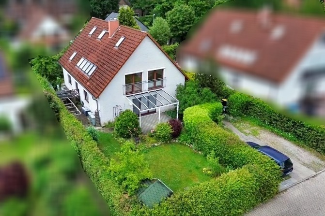 Außenansicht Außenansicht - Zweifamilienhaus in 22926 Ahrensburg mit 193m² kaufen