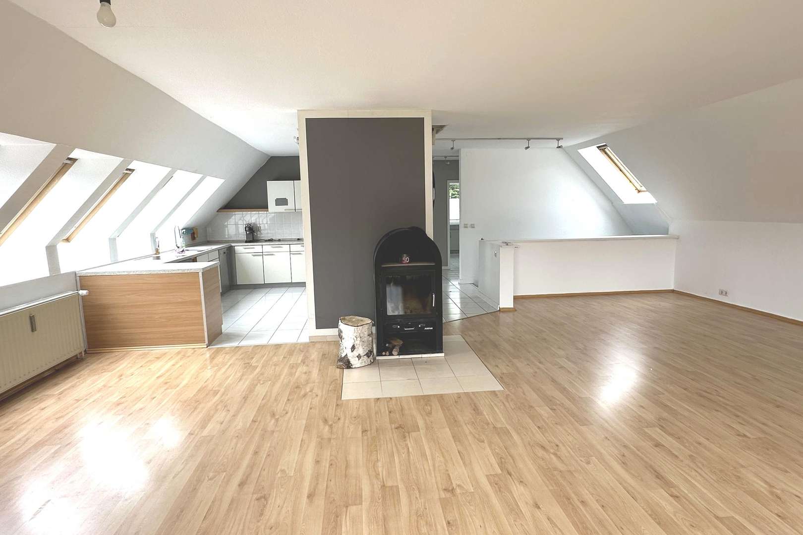 Kamin DG Wohnung 2 - Dachgeschosswohnung in 22926 Ahrensburg mit 92m² kaufen