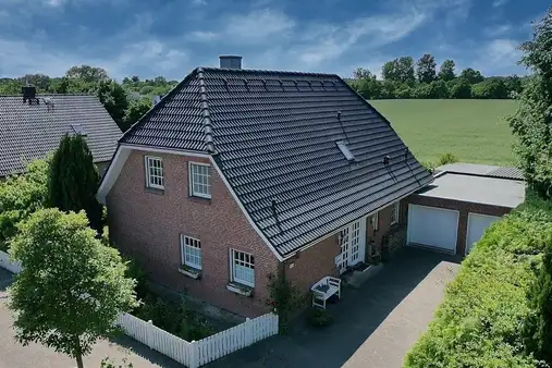 Zweifamilienhaus mit Wintergarten 