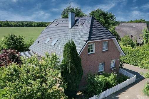 Vorderansicht Vorderansicht - Zweifamilienhaus in 23701 Eutin mit 170m² kaufen
