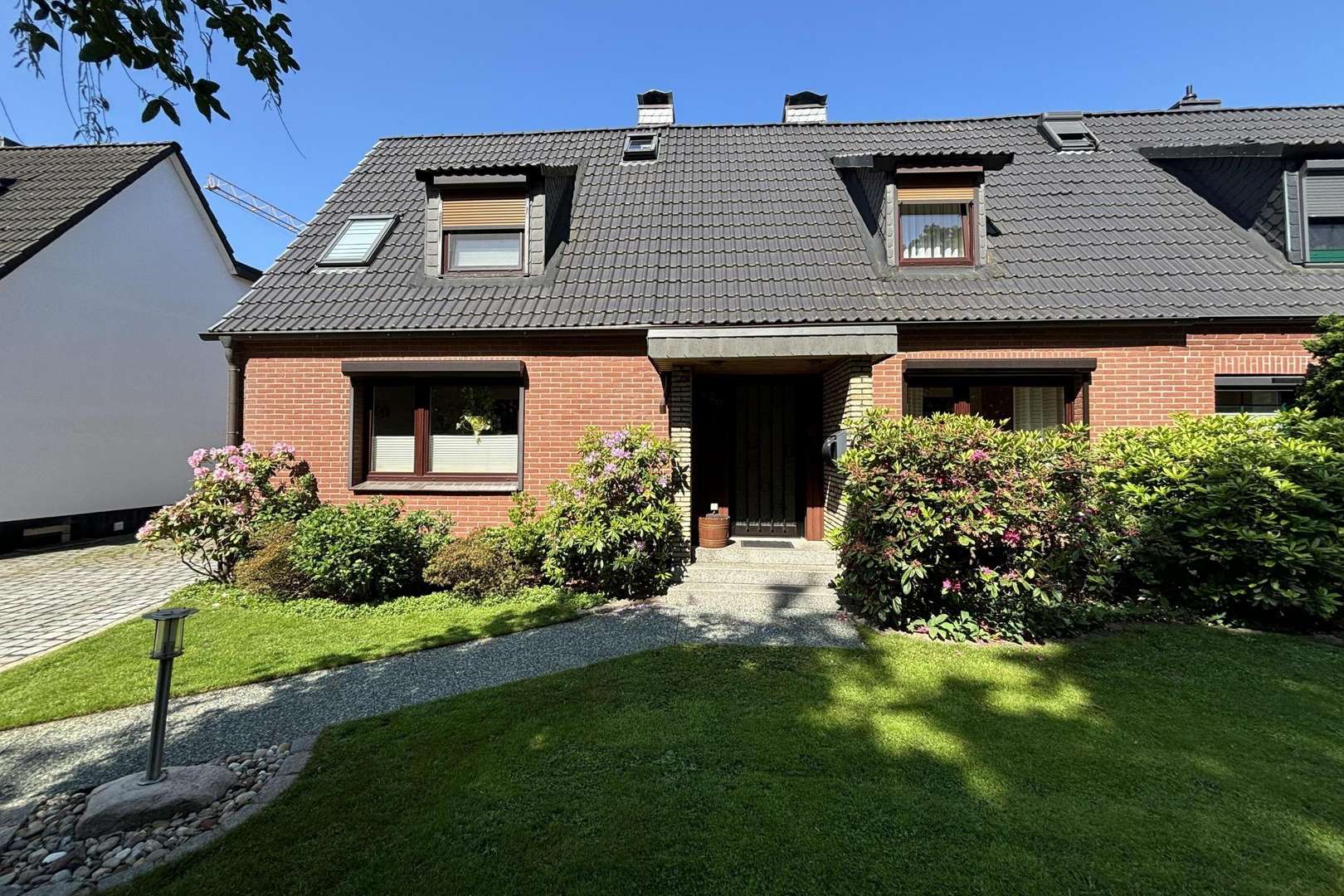 null - Zweifamilienhaus in 22846 Norderstedt mit 206m² kaufen