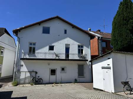 Rückansicht Gebäude Rückansicht Gebäude - Mehrfamilienhaus in 23611 Bad Schwartau mit 106m² kaufen