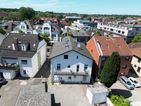 Rückansicht mit Parkplätzen Rückansicht mit Parkplätzen - Mehrfamilienhaus in 23611 Bad Schwartau mit 106m² kaufen