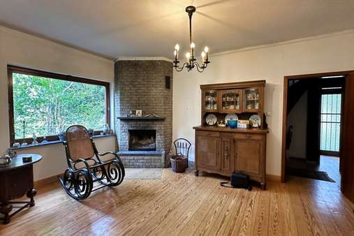 Esszimmer mit einem Kamin - Einfamilienhaus in 22147 Hamburg mit 140m² kaufen