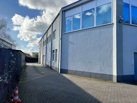 Zufahrt - Büro in 24118 Kiel mit 320m² mieten