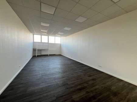 Raum - Büro in 24118 Kiel mit 320m² mieten