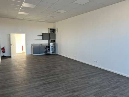 Raum - Büro in 24118 Kiel mit 320m² mieten