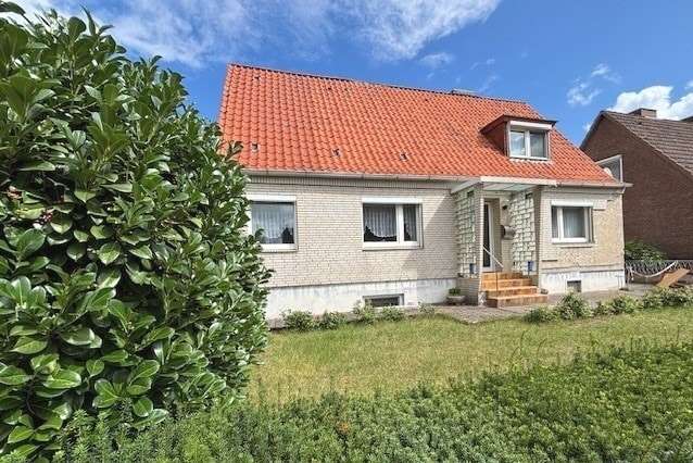 Außenansicht Außenansicht - Einfamilienhaus in 23909 Ratzeburg mit 117m² kaufen