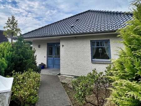 Bungalow, Außenansicht Bungalow, Außenansicht - Einfamilienhaus in 23611 Sereetz mit 191m² kaufen