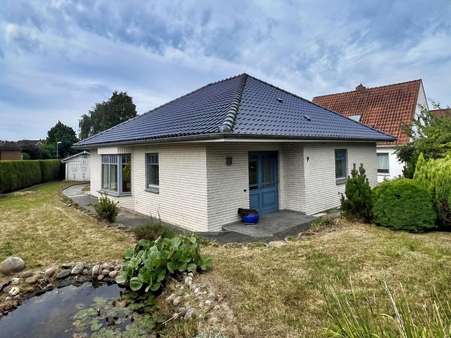 Bungalow, Außenansicht Bungalow, Außenansicht - Einfamilienhaus in 23611 Sereetz mit 191m² kaufen