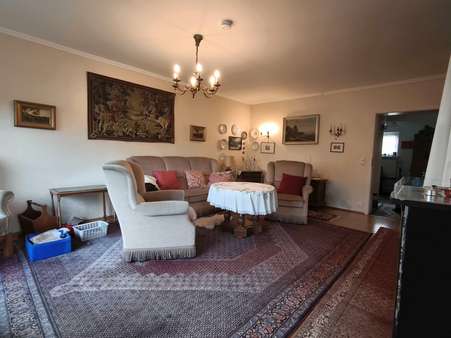 Wohnzimmer - Einfamilienhaus in 23701 Eutin mit 120m² kaufen