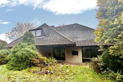 Außenansicht - Einfamilienhaus in 25746 Heide mit 225m² kaufen