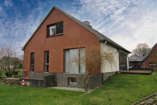 Seitenansicht - Einfamilienhaus in 24622 Gnutz mit 136m² kaufen