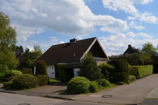 Seitliche Straßenansicht - Einfamilienhaus in 24768 Rendsburg mit 156m² kaufen