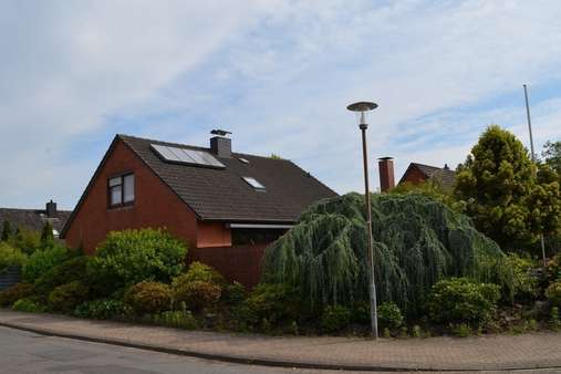 Seitliche Straßenansicht - Einfamilienhaus in 24782 Büdelsdorf mit 137m² kaufen