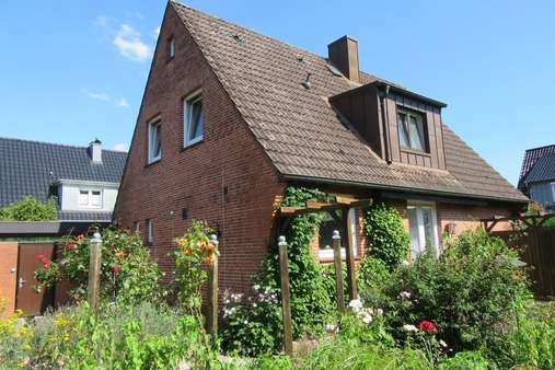 Blick vom Garten - Einfamilienhaus in 24782 Büdelsdorf mit 105m² kaufen