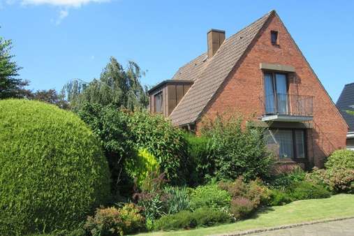 Blick von der Strasse - Einfamilienhaus in 24782 Büdelsdorf mit 105m² kaufen