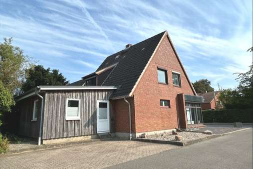 Wohnhaus - Einfamilienhaus in 25746 Heide mit 59m² kaufen