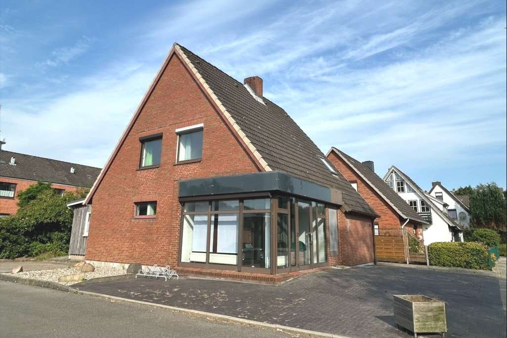 Wohnhaus - Einfamilienhaus in 25746 Heide mit 59m² kaufen