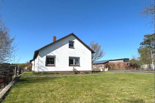 Seitenansicht - Einfamilienhaus in 25715 Dingen mit 77m² kaufen