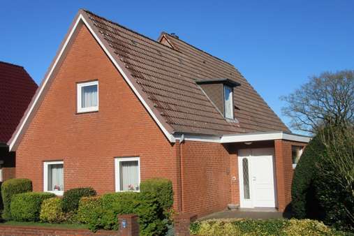 Blick von der Strasse - Einfamilienhaus in 24782 Büdelsdorf mit 100m² kaufen