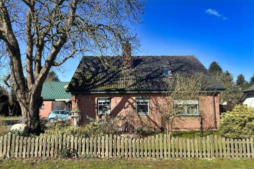 Außenansicht - Einfamilienhaus in 25785 Sarzbüttel mit 142m² kaufen