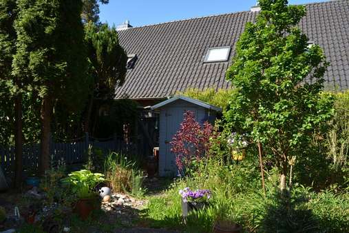 Blick in den Garten - Reihenmittelhaus in 24768 Rendsburg mit 117m² kaufen