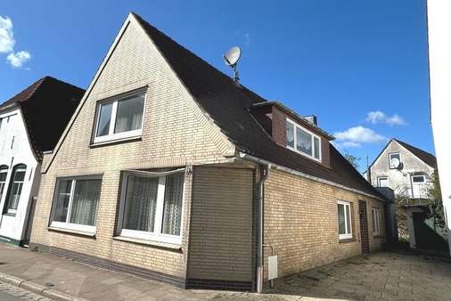 Wohnhaus Wohnhaus - Einfamilienhaus in 25746 Heide mit 109m² kaufen