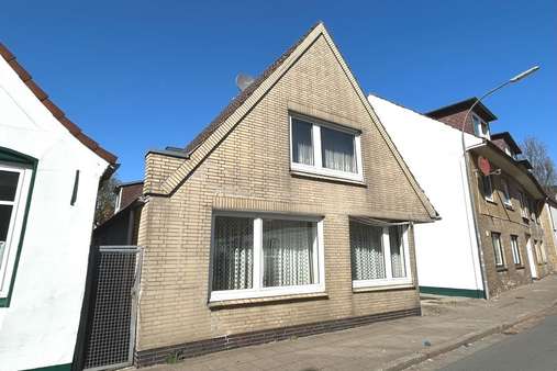 Wohnhaus Wohnhaus - Einfamilienhaus in 25746 Heide mit 109m² kaufen