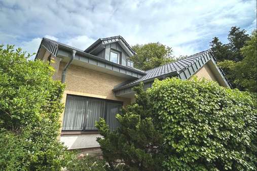 Seitenansicht - Einfamilienhaus in 25746 Heide mit 124m² kaufen