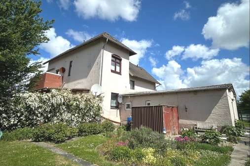 Wohnhaus Wohnhaus - Dachgeschosswohnung in 25764 Wesselburen mit 116m² kaufen