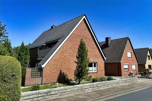 Gepflegtes EFH mit Garten, Balkon & Wintergarten