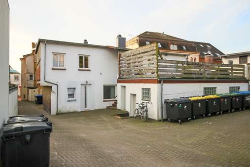 Hinteransicht Anbau - Bürohaus in 24837 Schleswig mit 617m² kaufen