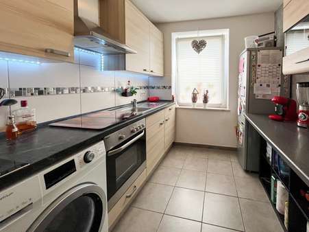Küche mit Einbauküche - Etagenwohnung in 25813 Husum mit 77m² günstig kaufen