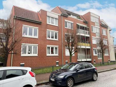 Straßenansicht - Etagenwohnung in 22880 Wedel mit 45m² günstig kaufen