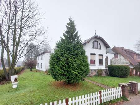 Straßenansicht - Zweifamilienhaus in 24392 Süderbrarup mit 168m² günstig kaufen