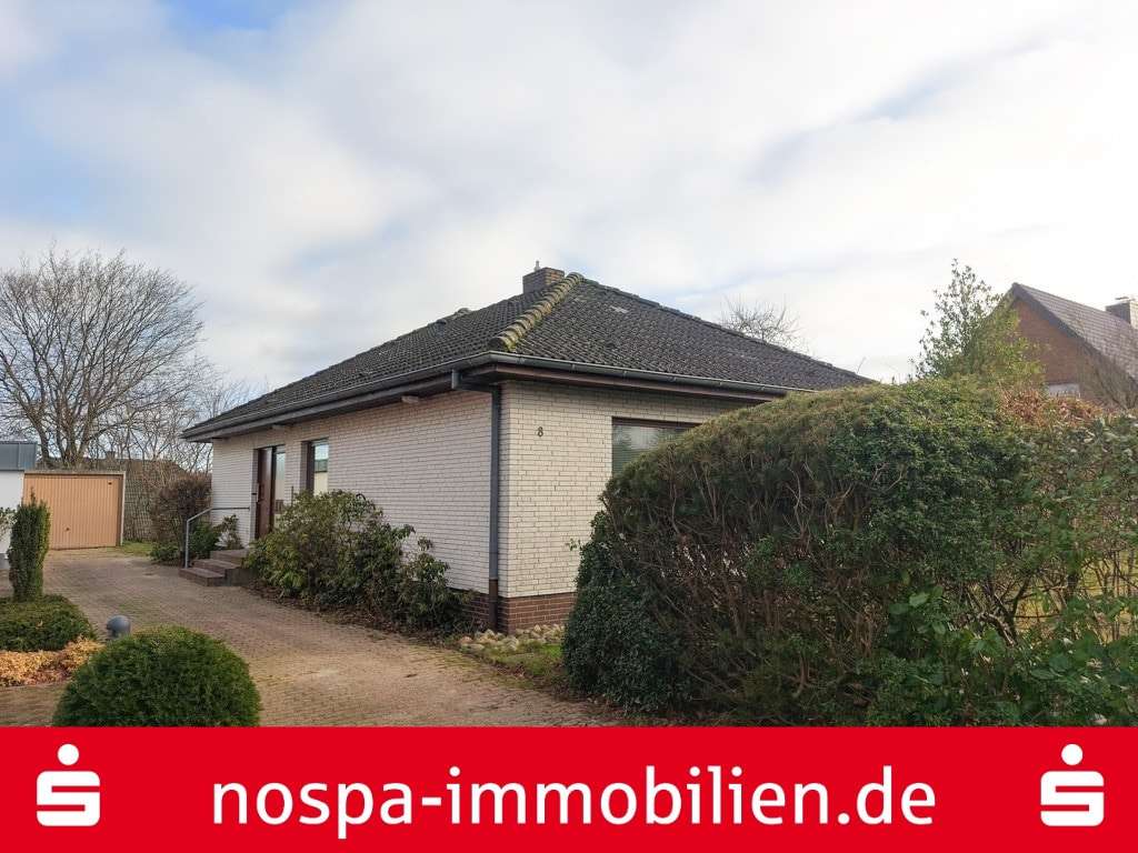 Außenaufnahme mit Auffahrt - Einfamilienhaus in 24837 Schleswig mit 128m² günstig kaufen
